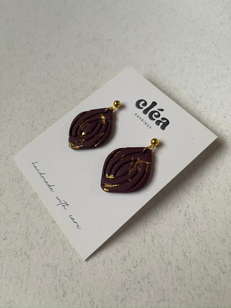 The Textured Diamond Drop – Burgundy